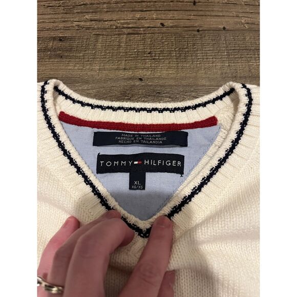 Vintage Tommy Hilfiger Cream and Red V-Neck Sweater- XL - Picture 6 of 10